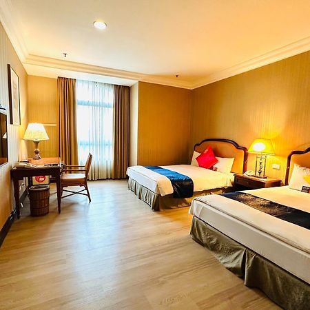Wei-Yat Grand Hotel Тайнан Екстериор снимка