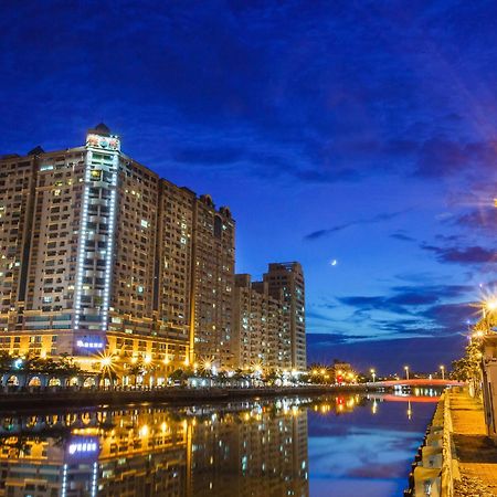 Wei-Yat Grand Hotel Тайнан Екстериор снимка
