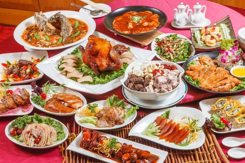 Wei-Yat Grand Hotel Тайнан Екстериор снимка