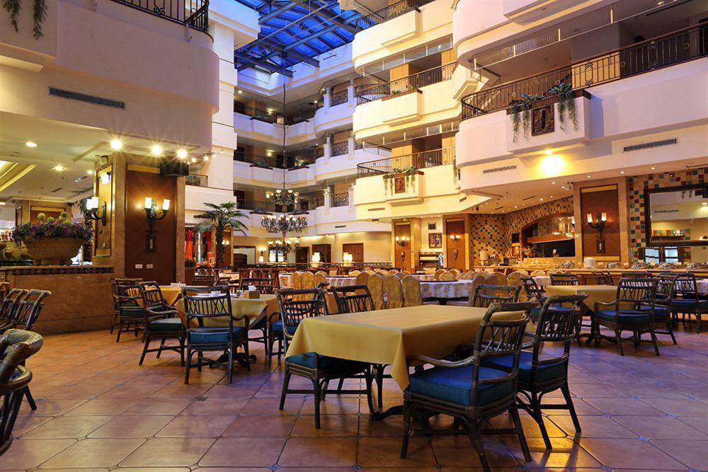 Wei-Yat Grand Hotel Тайнан Екстериор снимка