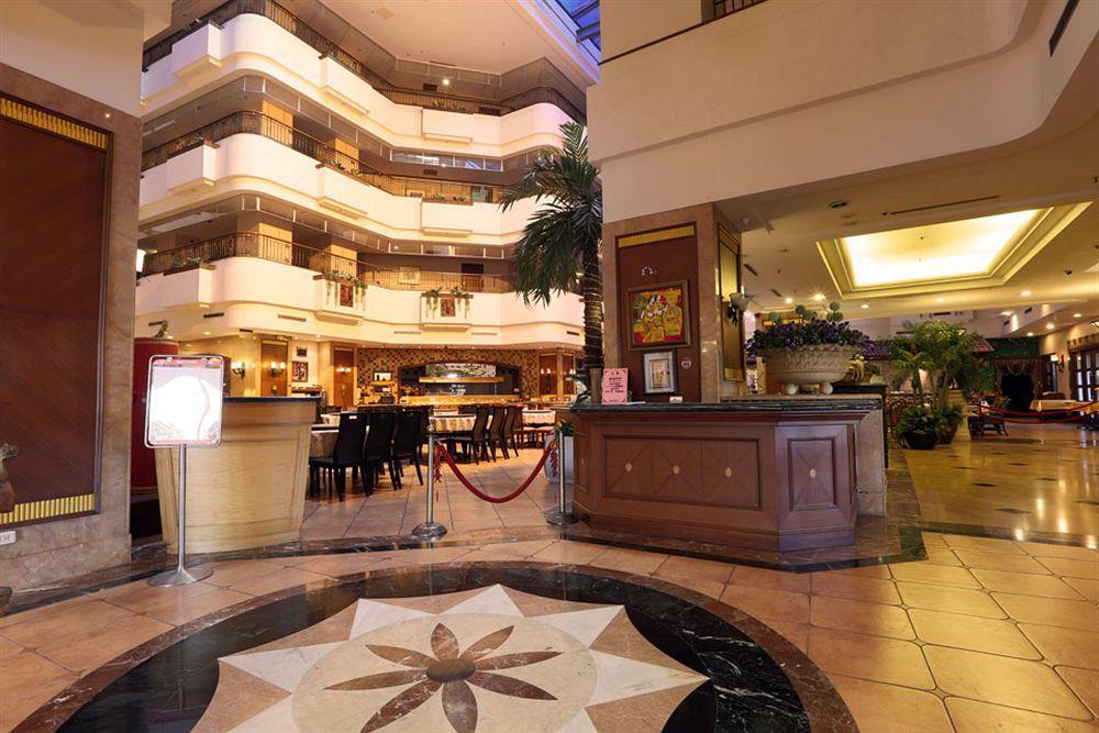 Wei-Yat Grand Hotel Тайнан Екстериор снимка