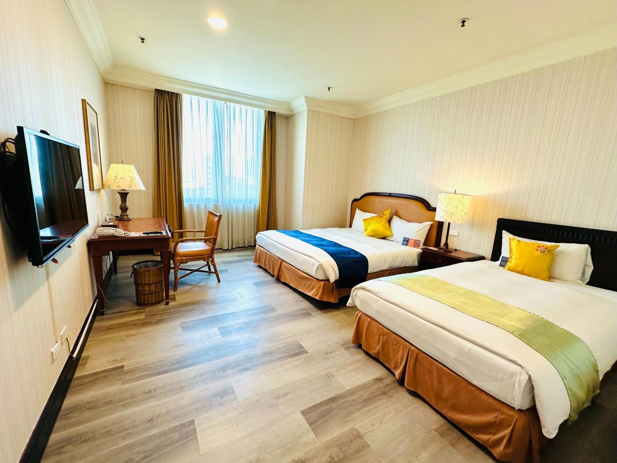 Wei-Yat Grand Hotel Тайнан Екстериор снимка