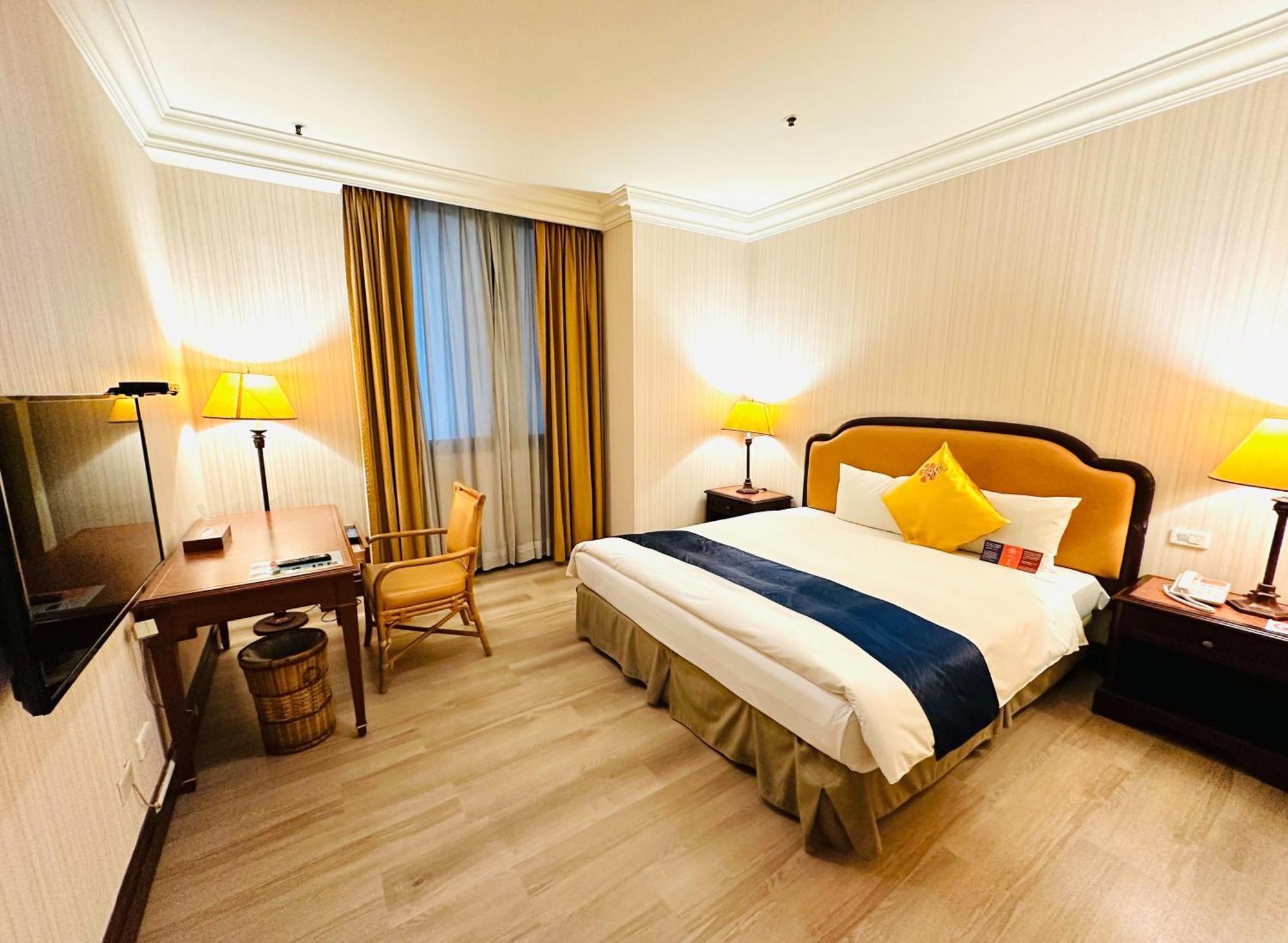 Wei-Yat Grand Hotel Тайнан Екстериор снимка