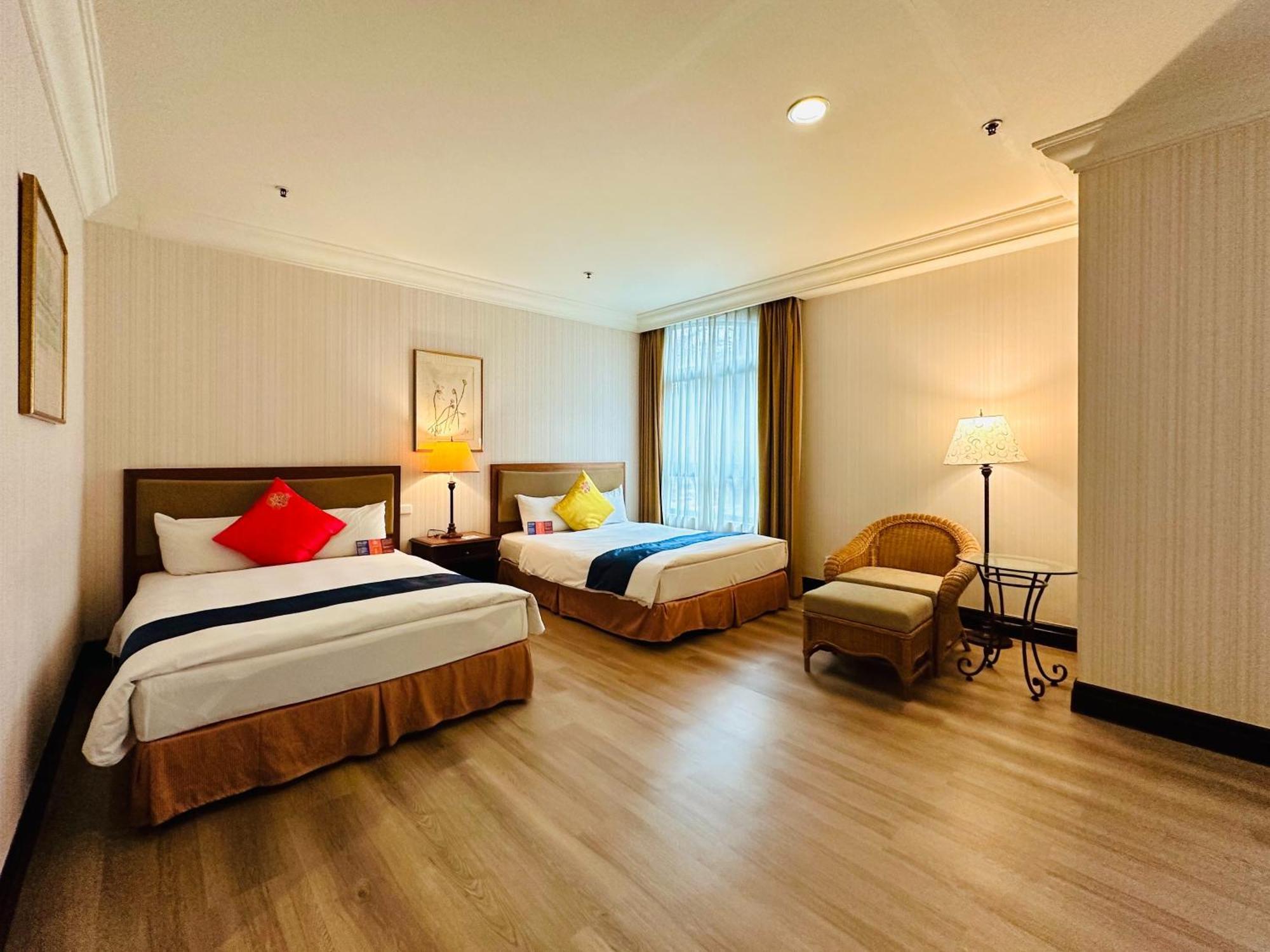 Wei-Yat Grand Hotel Тайнан Екстериор снимка