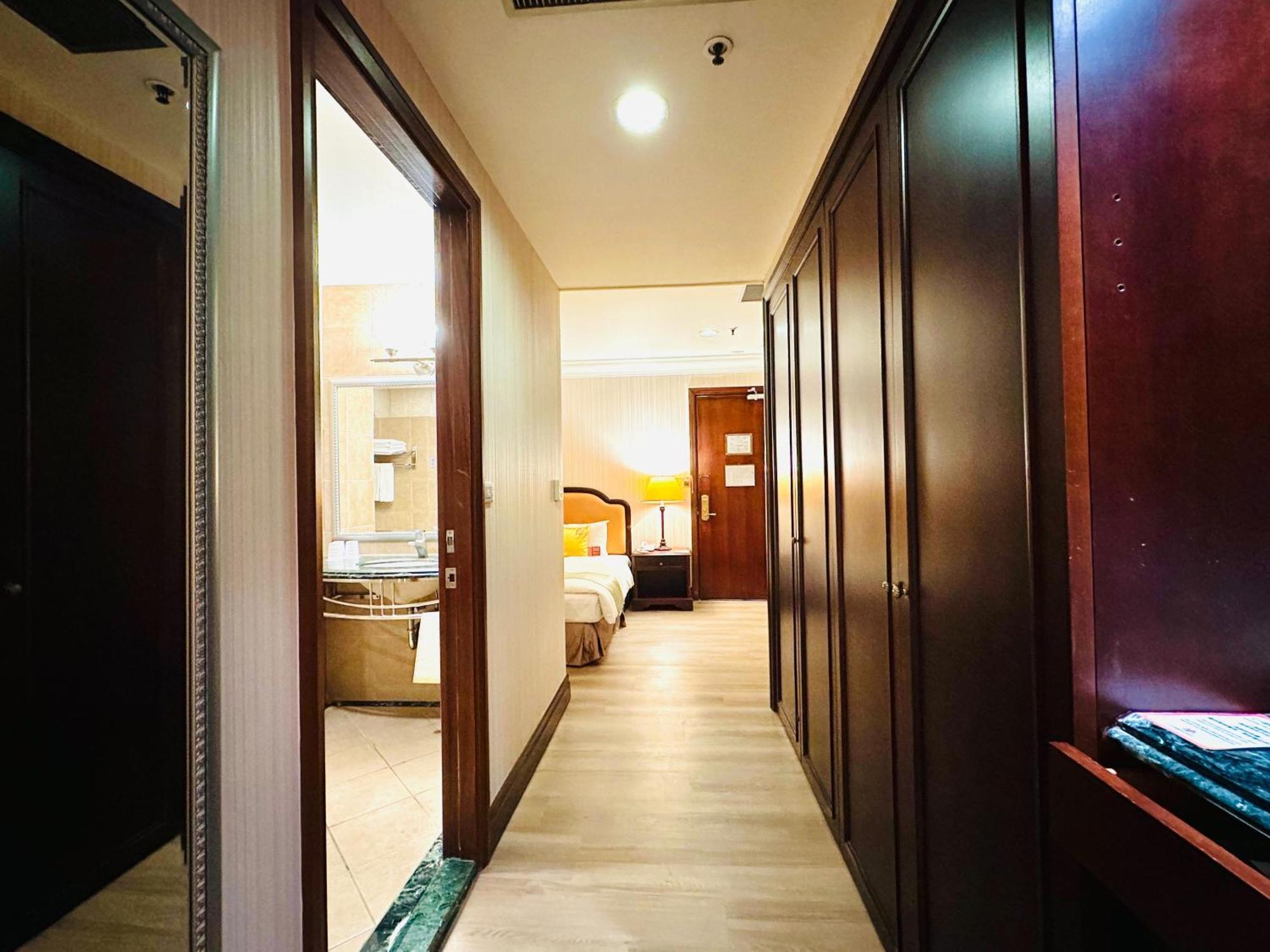 Wei-Yat Grand Hotel Тайнан Екстериор снимка