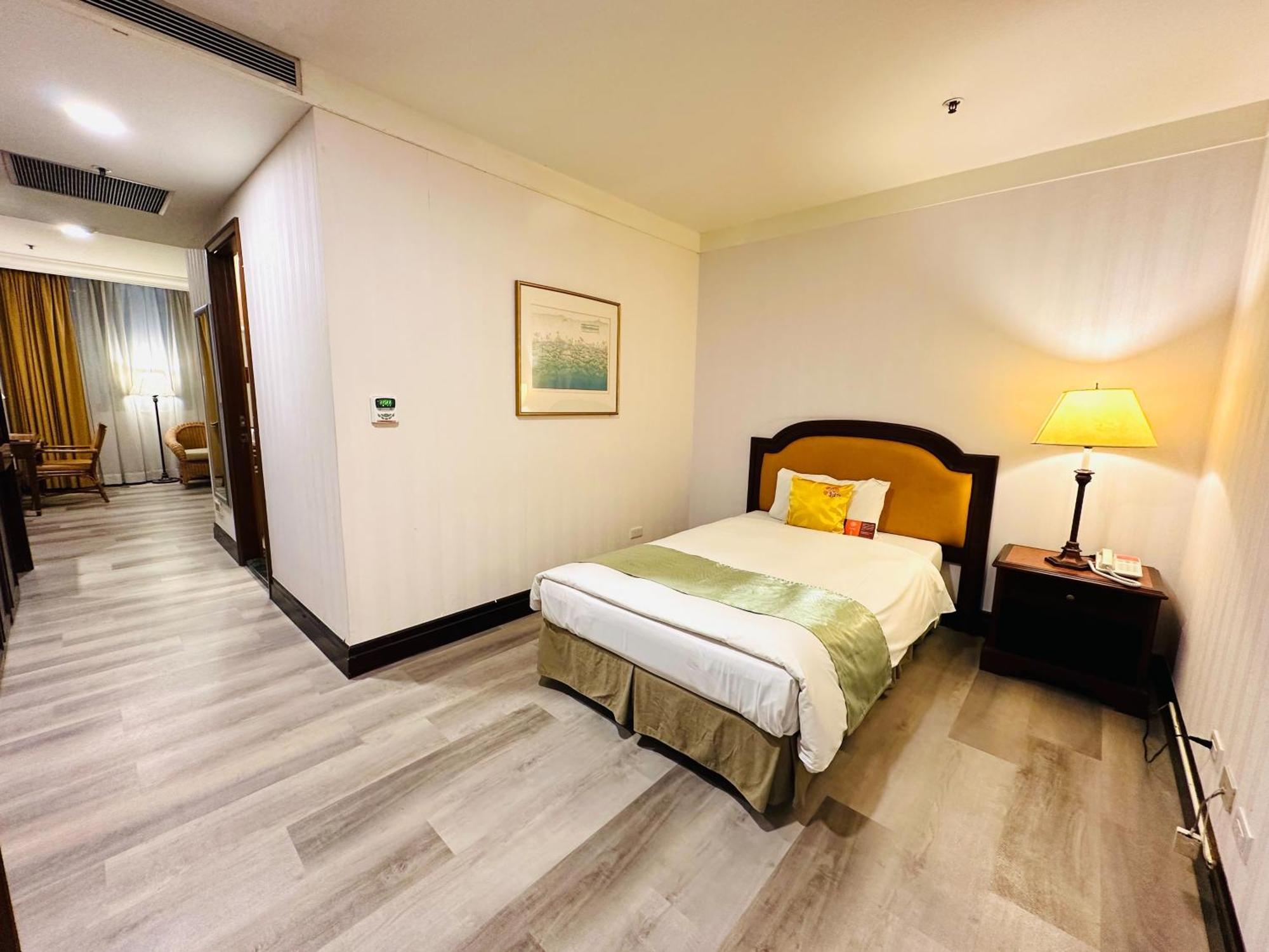 Wei-Yat Grand Hotel Тайнан Екстериор снимка