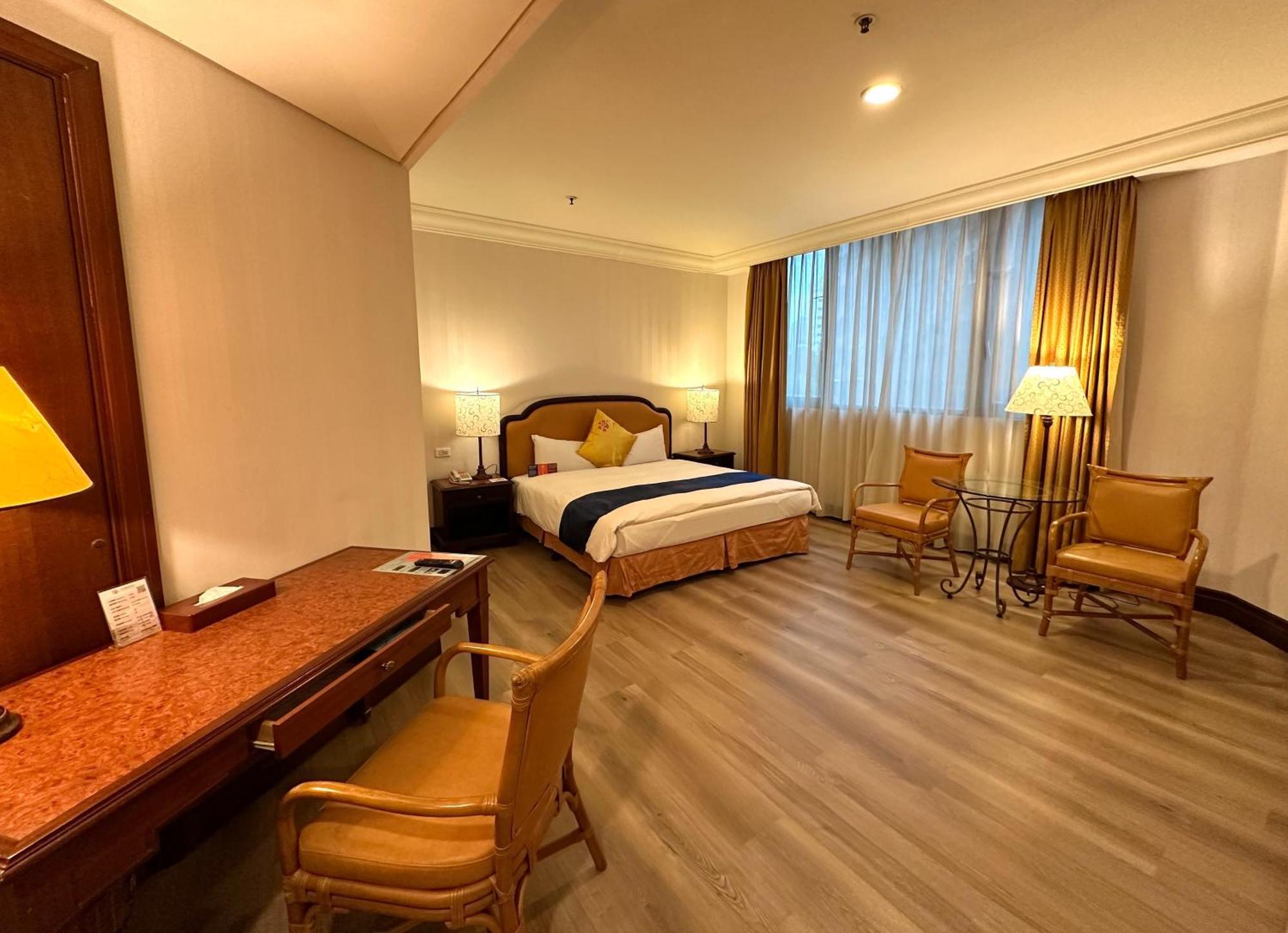 Wei-Yat Grand Hotel Тайнан Екстериор снимка