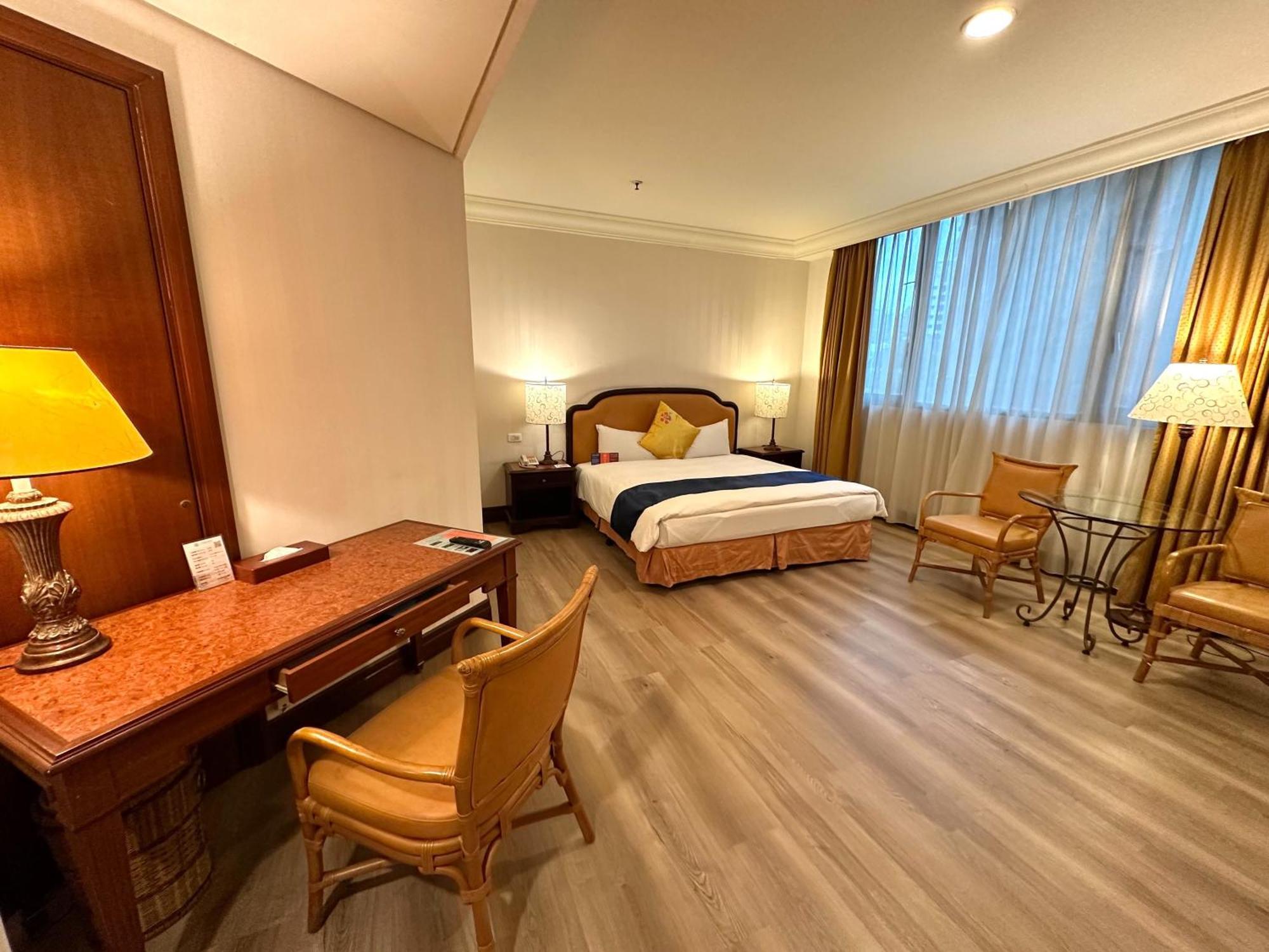 Wei-Yat Grand Hotel Тайнан Екстериор снимка