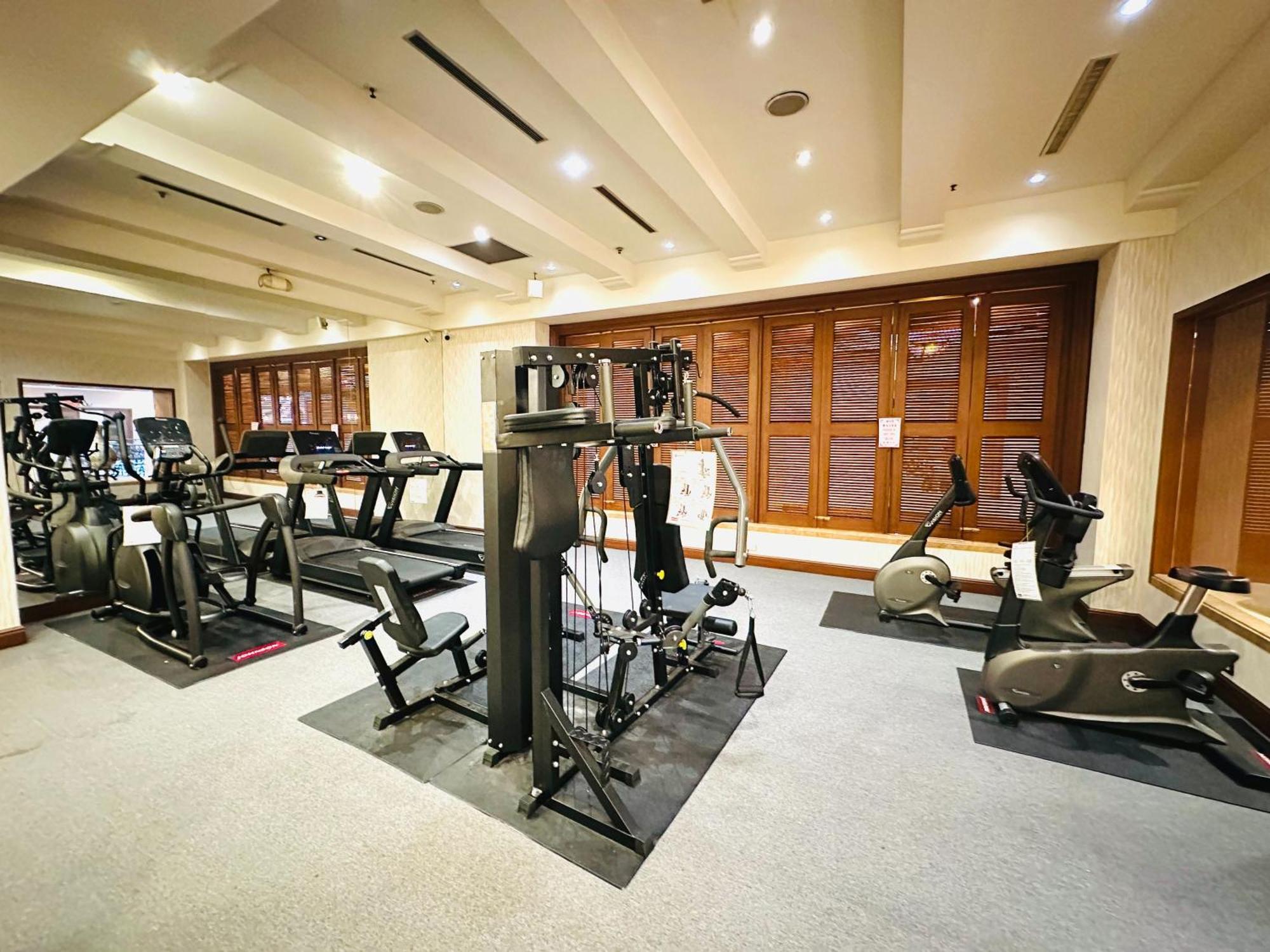 Wei-Yat Grand Hotel Тайнан Екстериор снимка