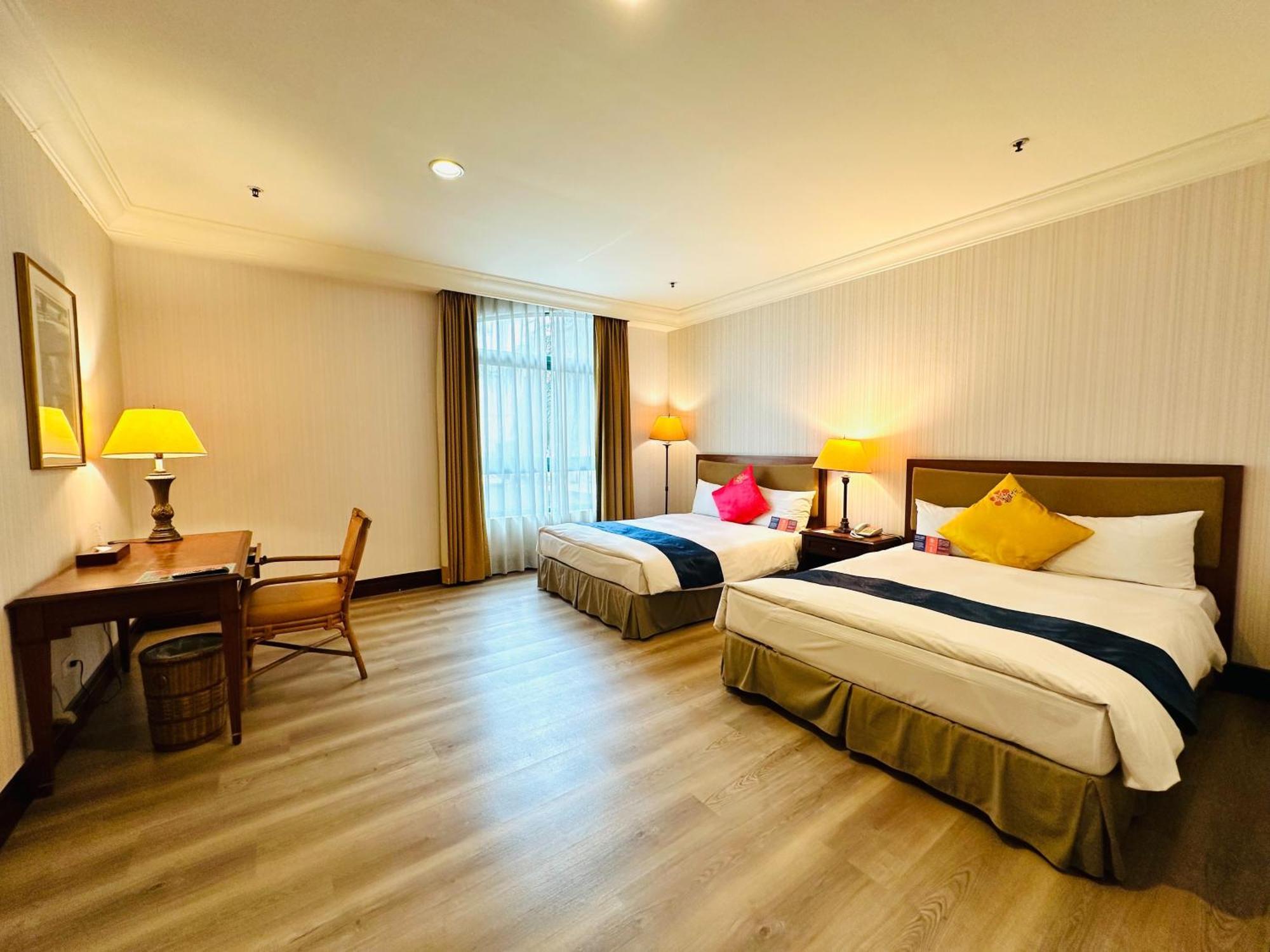Wei-Yat Grand Hotel Тайнан Екстериор снимка