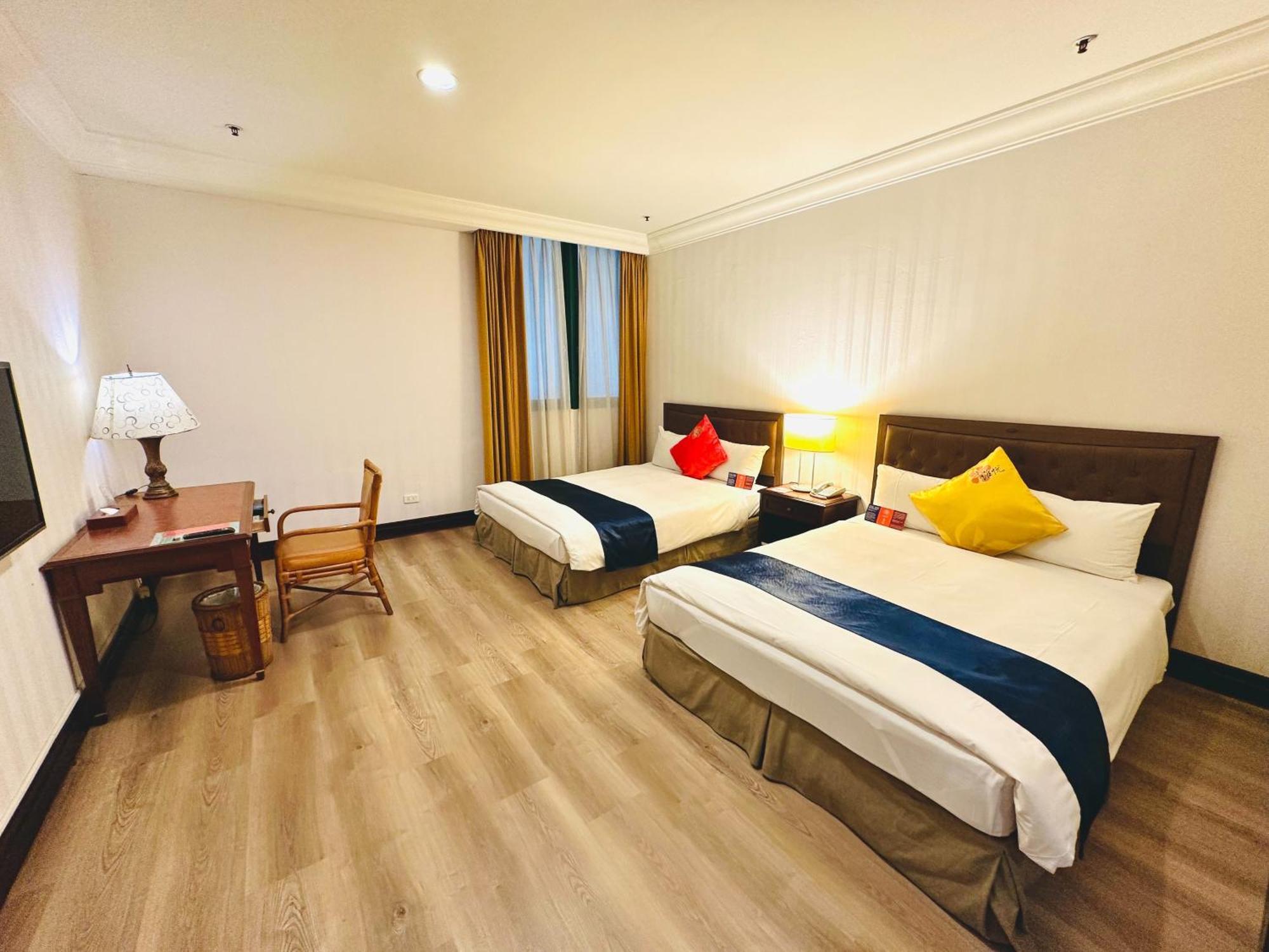 Wei-Yat Grand Hotel Тайнан Екстериор снимка