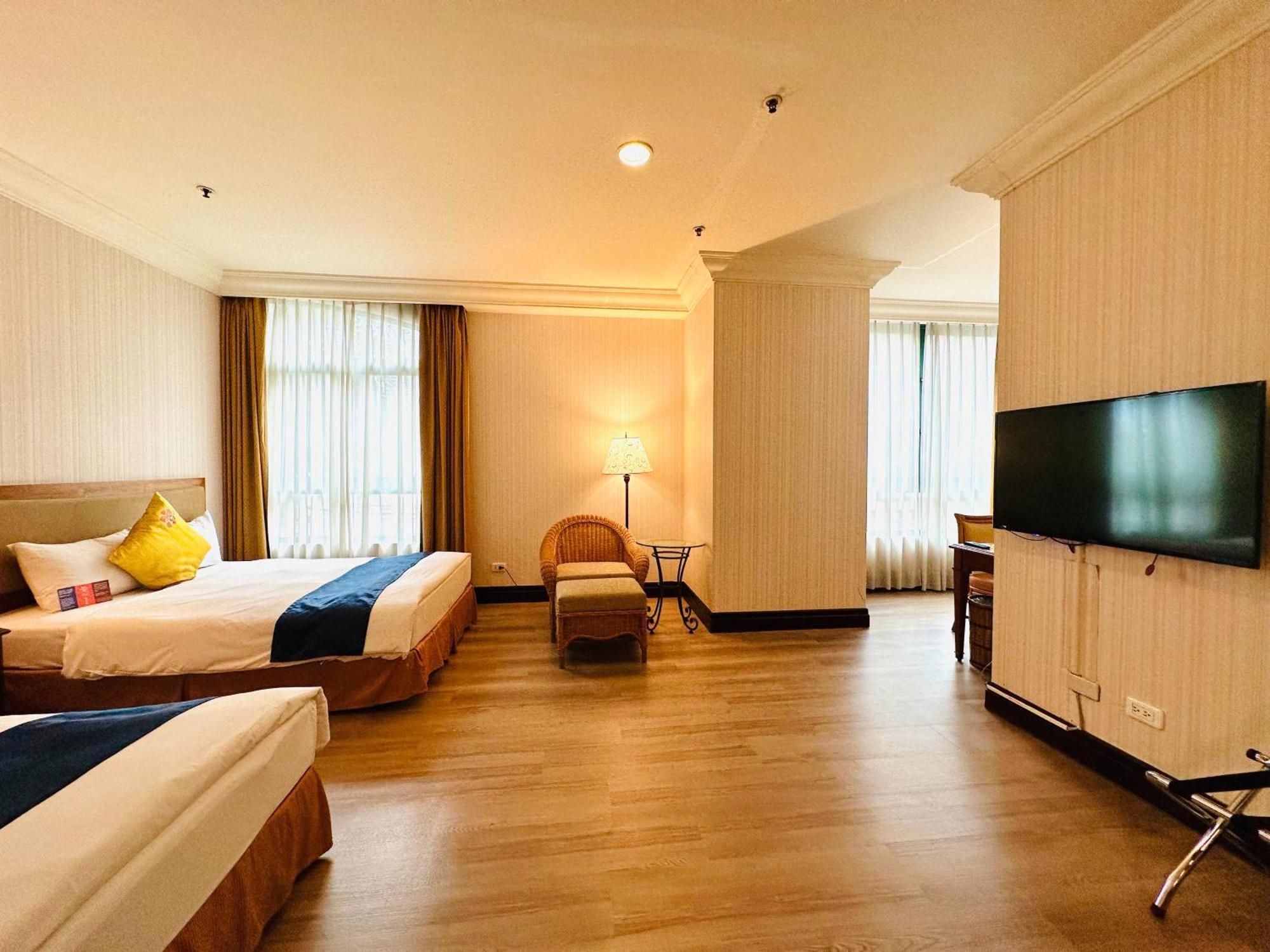 Wei-Yat Grand Hotel Тайнан Екстериор снимка
