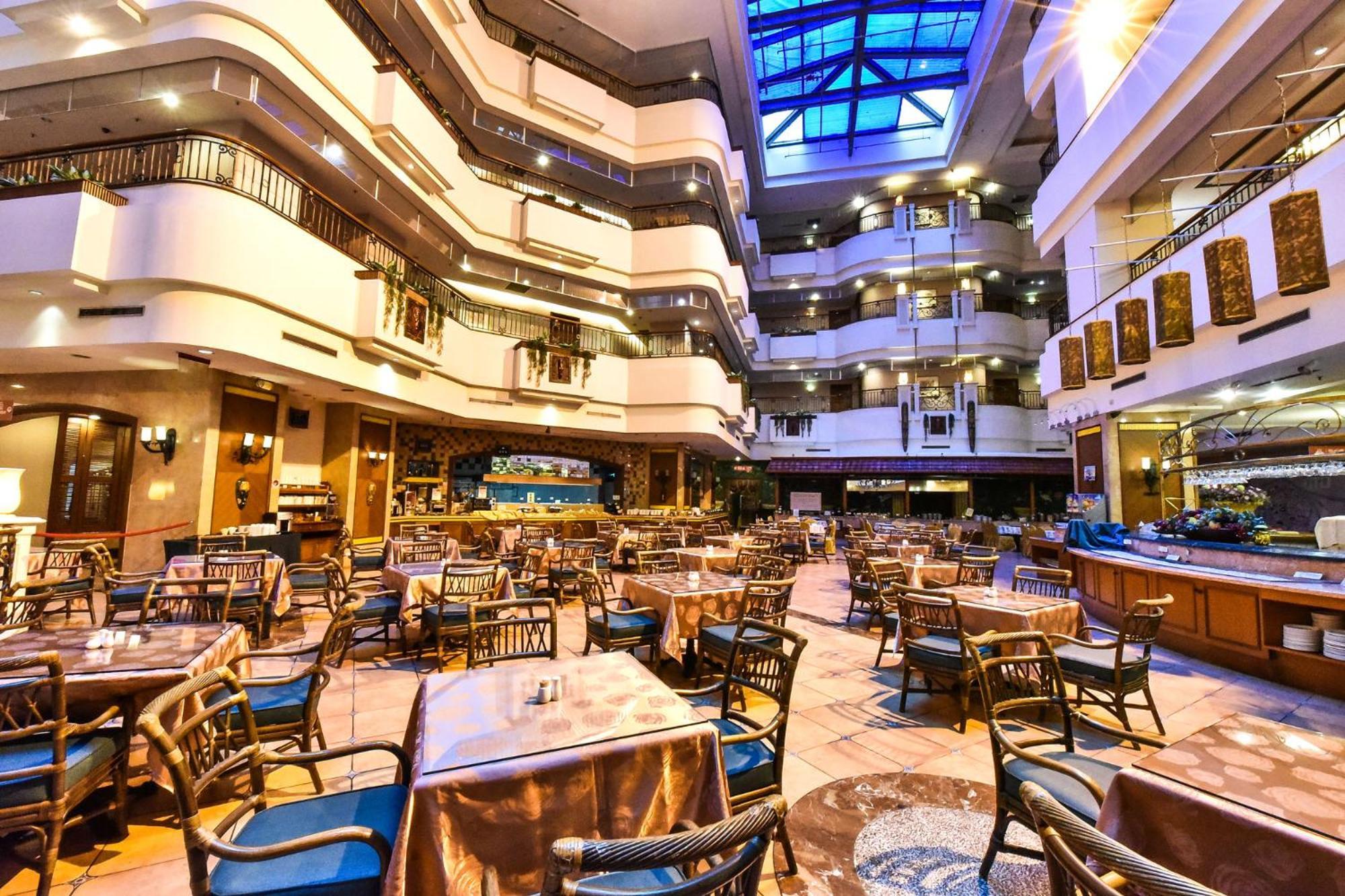 Wei-Yat Grand Hotel Тайнан Екстериор снимка