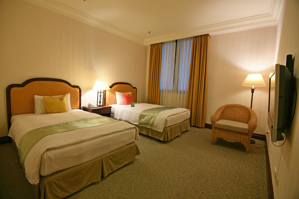 Wei-Yat Grand Hotel Тайнан Екстериор снимка