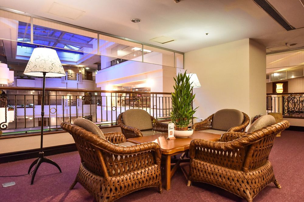 Wei-Yat Grand Hotel Тайнан Екстериор снимка