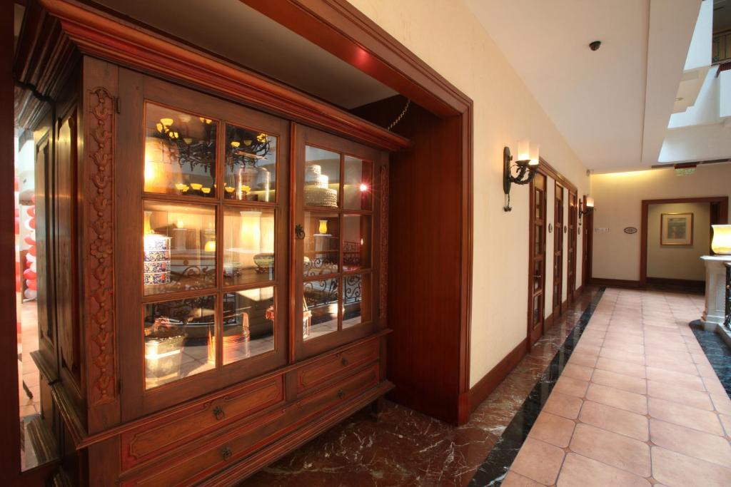 Wei-Yat Grand Hotel Тайнан Екстериор снимка