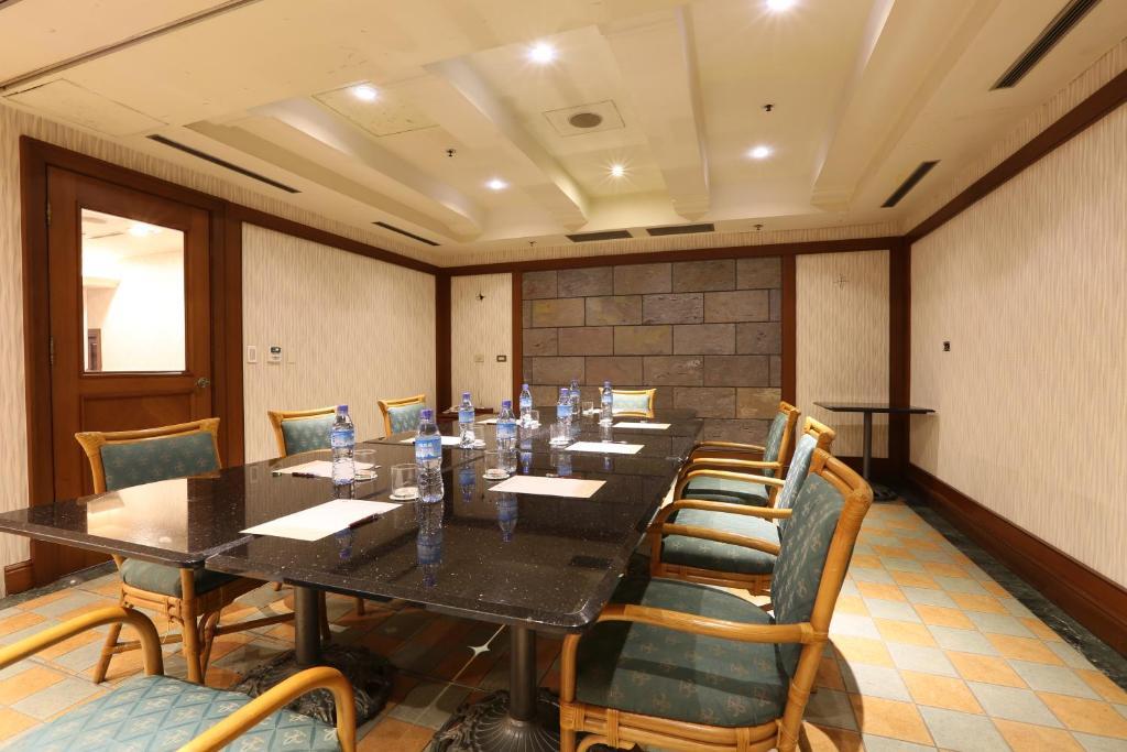 Wei-Yat Grand Hotel Тайнан Екстериор снимка