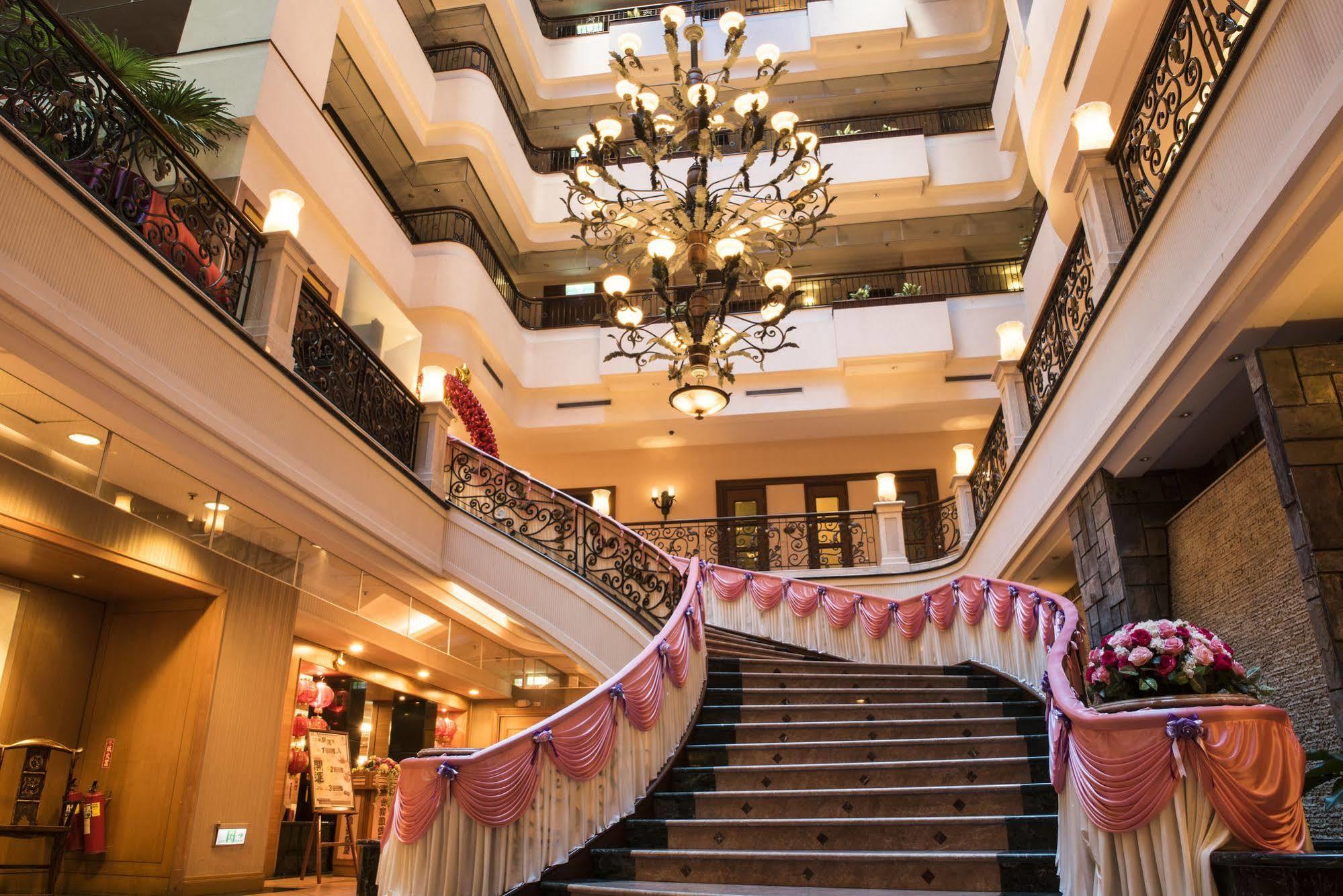 Wei-Yat Grand Hotel Тайнан Екстериор снимка