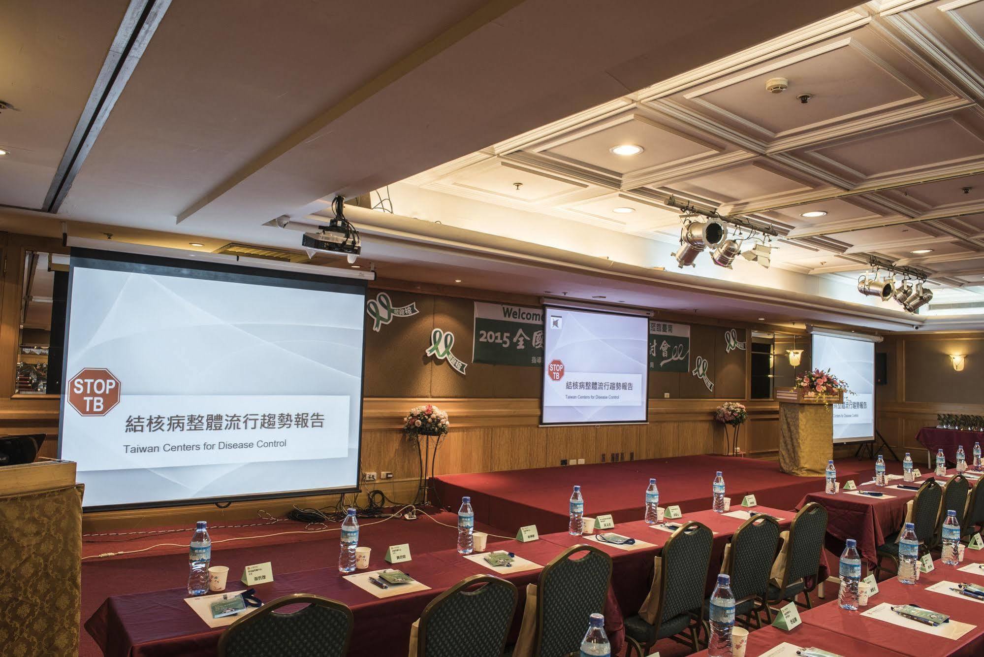 Wei-Yat Grand Hotel Тайнан Екстериор снимка